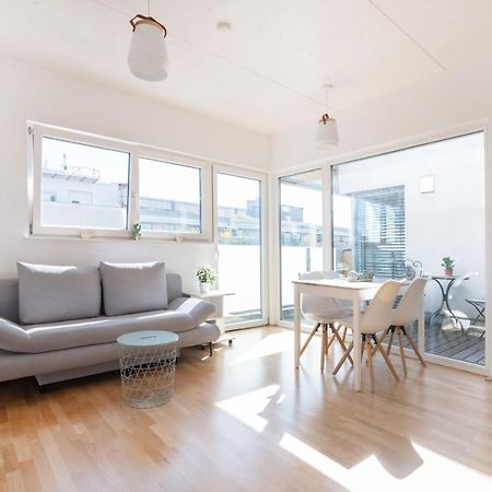 Helles, Neues Dg Apartment Mit Blick Zum Donauturm 维也纳 外观 照片