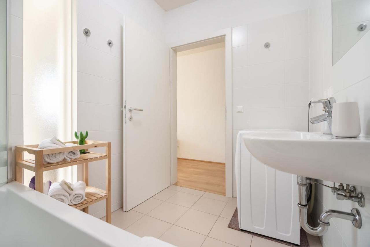 Helles, Neues Dg Apartment Mit Blick Zum Donauturm 维也纳 外观 照片