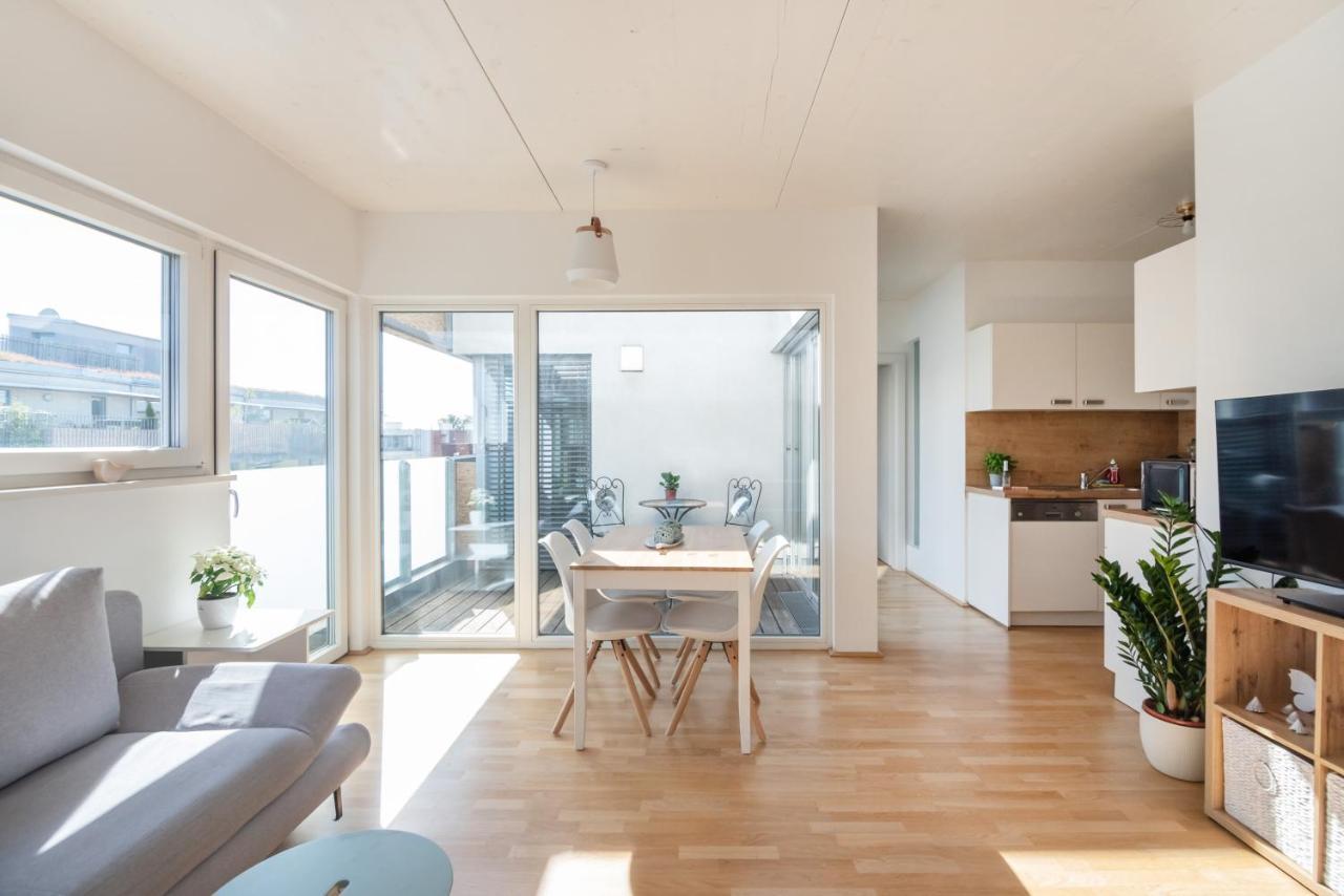 Helles, Neues Dg Apartment Mit Blick Zum Donauturm 维也纳 外观 照片