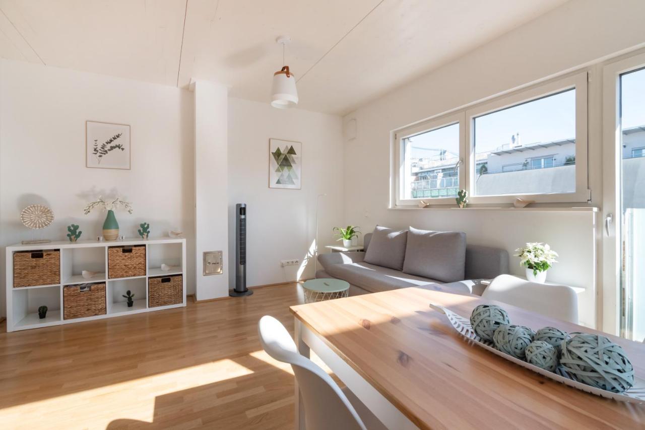 Helles, Neues Dg Apartment Mit Blick Zum Donauturm 维也纳 外观 照片